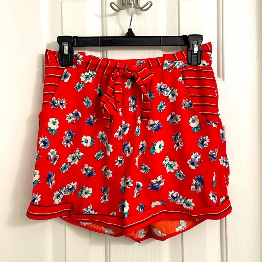 Floral shorts with belt